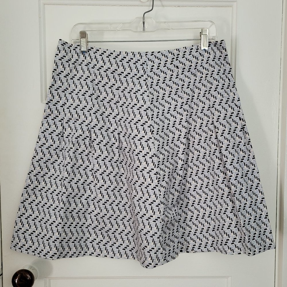Old Navy A-Line Pleated Flare Skirt with Geometric pattern. Size 8